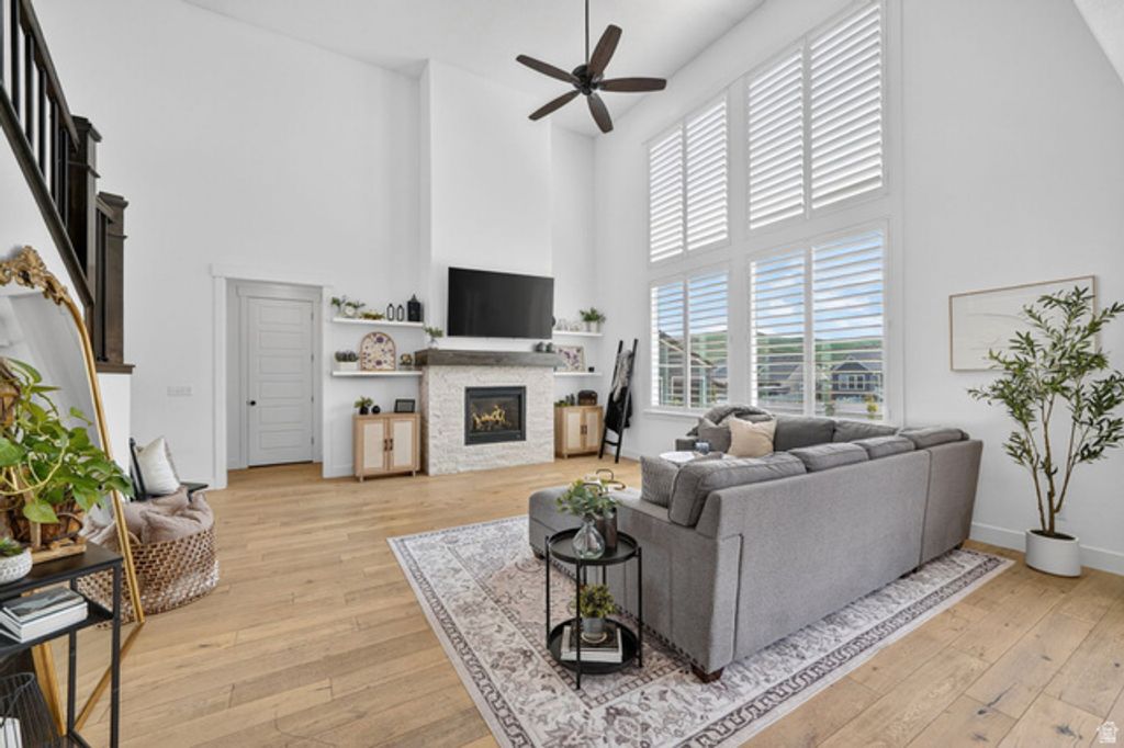 Image 5 of property listing at 13742 S BRONCO HILLS CIR, Herriman, UT 84096