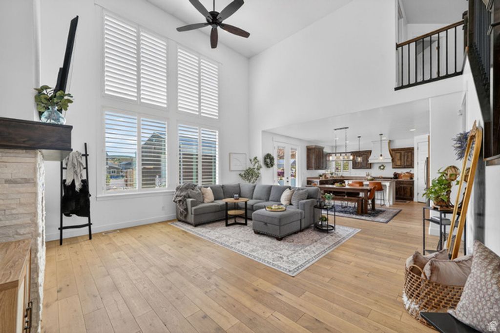 Image 6 of property listing at 13742 S BRONCO HILLS CIR, Herriman, UT 84096