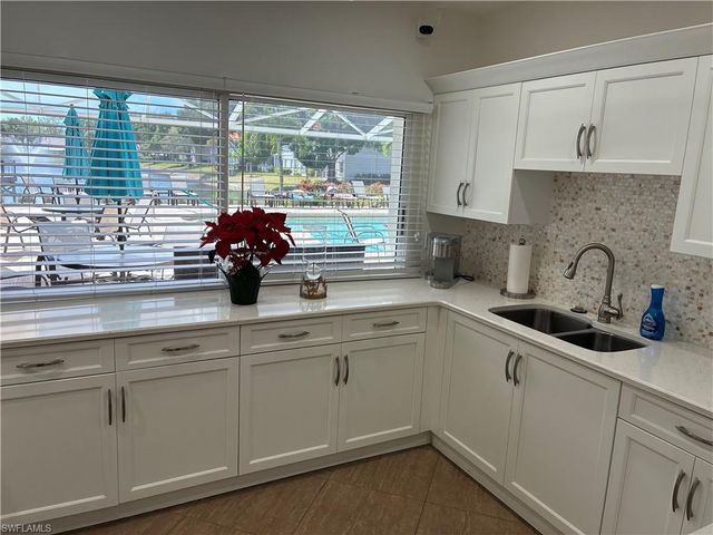 2585 Old Groves RD L102, Naples, FL 34109