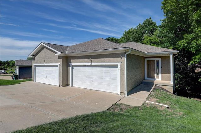 3301 N 103rd Terrace, Kansas City, KS 66109