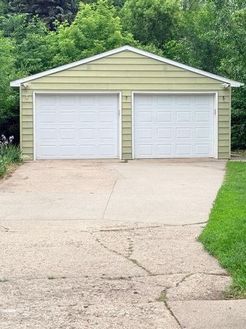 1120 4th Avenue S, Moorhead, MN 56560