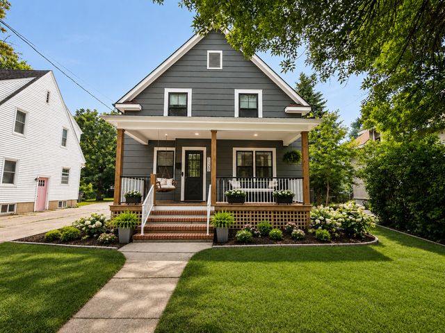 1120 4th Avenue S, Moorhead, MN 56560