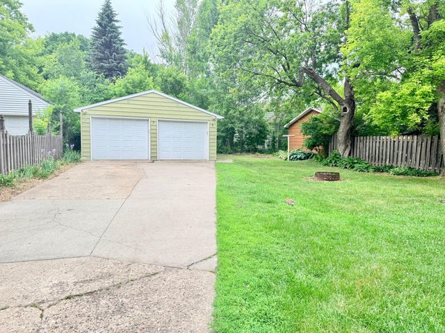 1120 4th Avenue S, Moorhead, MN 56560