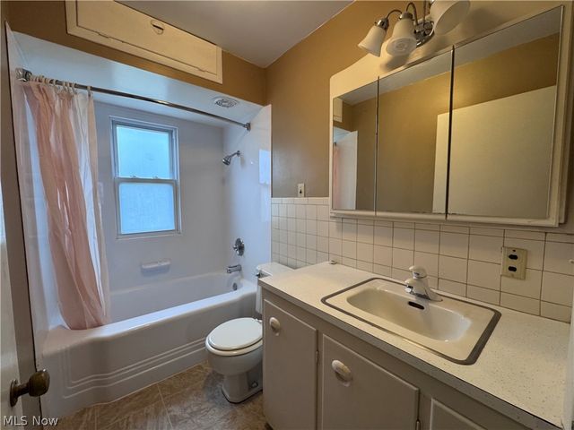 12688 Woodside Drive, Chesterland, OH 44026