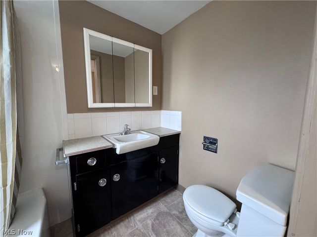 12688 Woodside Drive, Chesterland, OH 44026