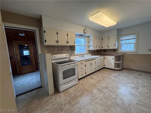 12688 Woodside Drive, Chesterland, OH 44026