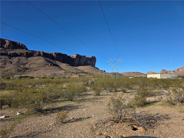 2033 Dewey Road, Golden Valley, AZ 86413