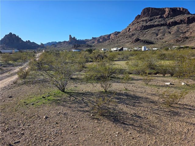 2033 Dewey Road, Golden Valley, AZ 86413