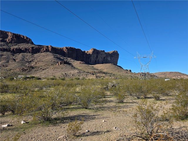 2033 Dewey Road, Golden Valley, AZ 86413