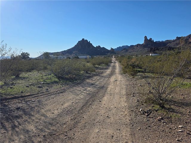 2033 Dewey Road, Golden Valley, AZ 86413