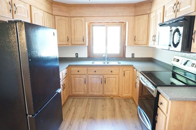 57 Llewellyn St, Lowell, MA 01850