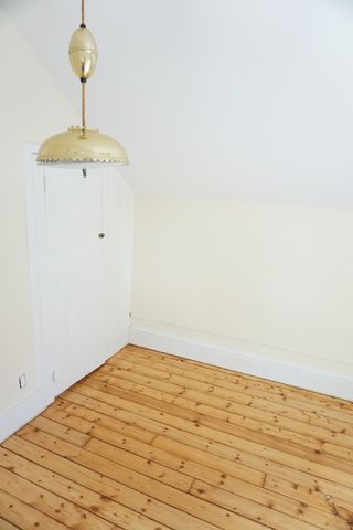 57 Llewellyn St, Lowell, MA 01850