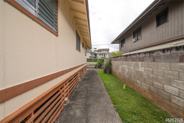 1725 Olona Lane, Honolulu, HI 96817