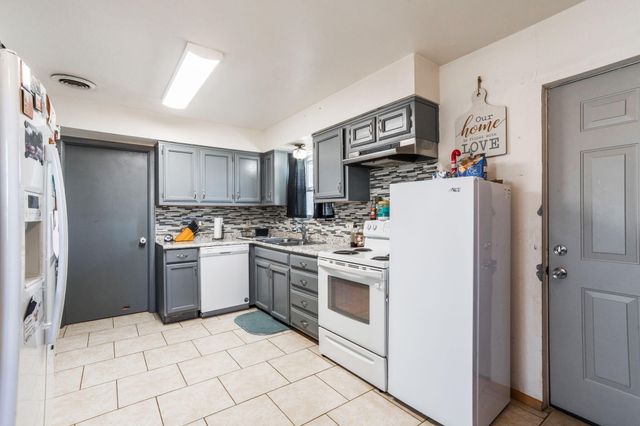 1614 W Aragon Road, Belen, NM 87002