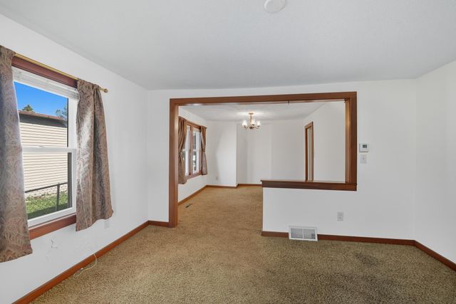 809 11th Street W, Hastings, MN 55033