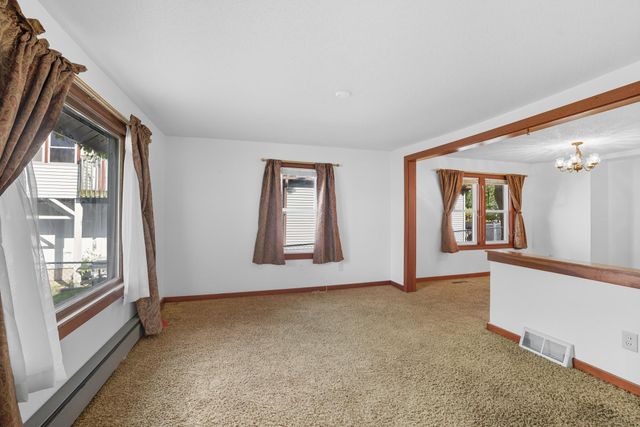 809 11th Street W, Hastings, MN 55033