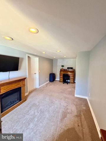 3622 GENESEE DR, Philadelphia, PA 19154