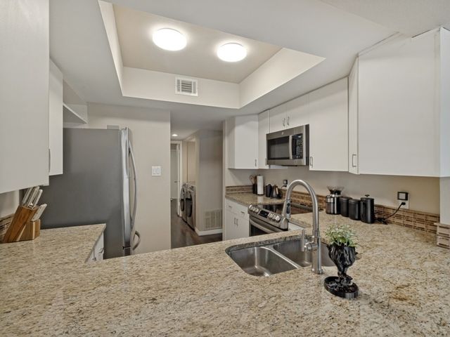 3139 Golden Oak, Farmers Branch, TX 75234