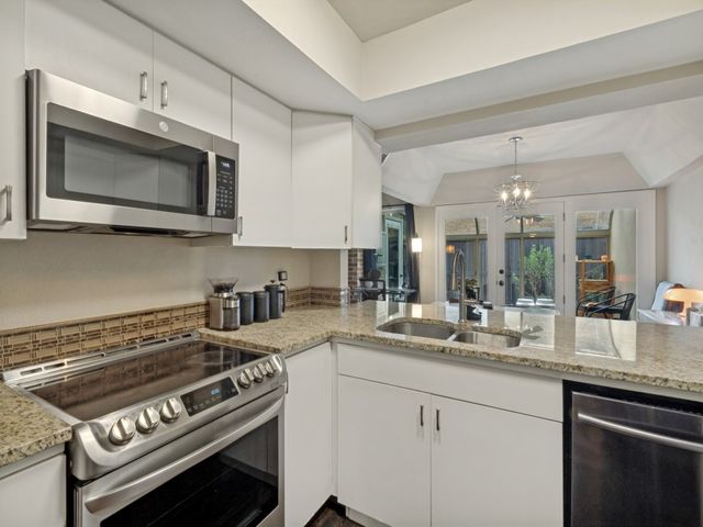 3139 Golden Oak, Farmers Branch, TX 75234