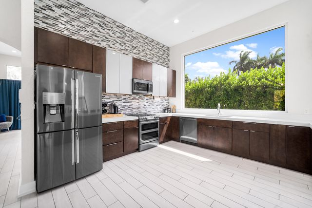 6569 NW 103rd Terrace, Parkland, FL 33076