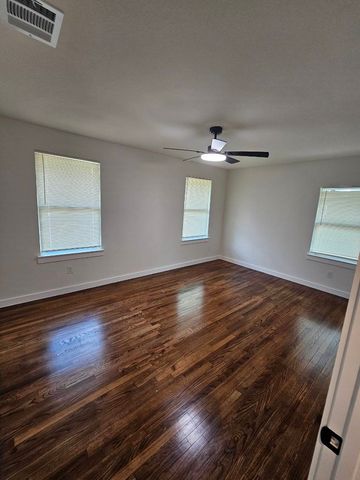 814 Woodacre Drive, Dallas, TX 75241