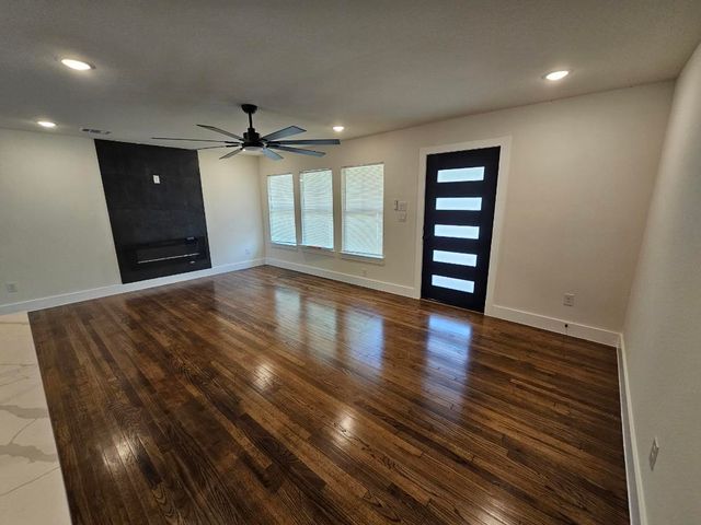 814 Woodacre Drive, Dallas, TX 75241