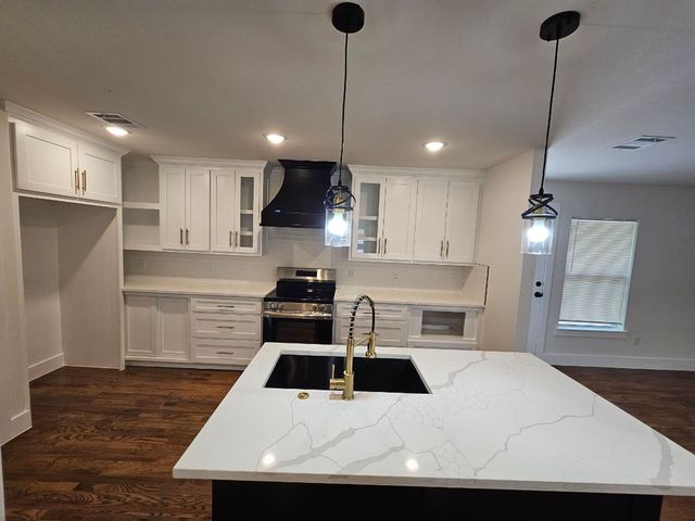 814 Woodacre Drive, Dallas, TX 75241