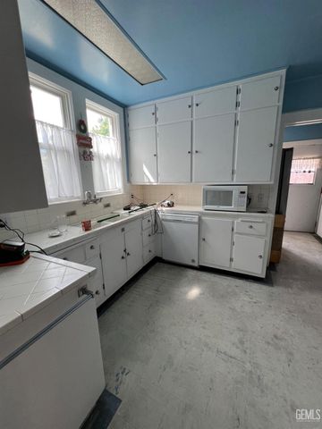 2010 Cherry Street, Bakersfield, CA 93304