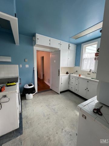 2010 Cherry Street, Bakersfield, CA 93304