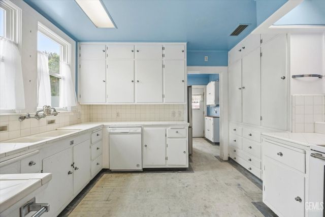 2010 Cherry Street, Bakersfield, CA 93304