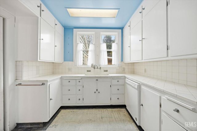 2010 Cherry Street, Bakersfield, CA 93304