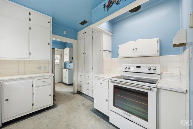 2010 Cherry Street, Bakersfield, CA 93304