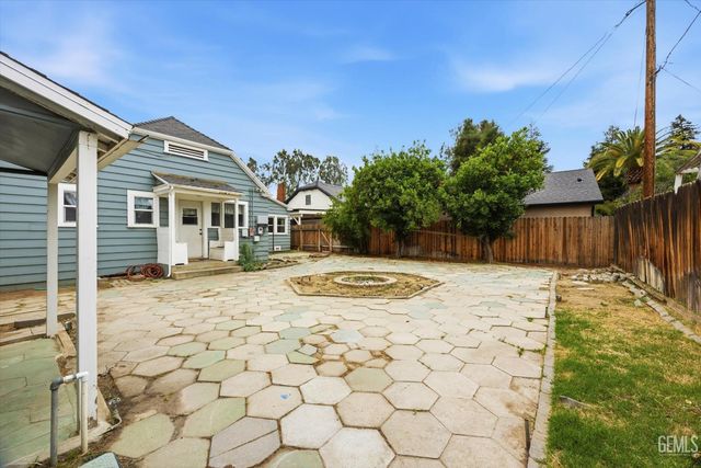 2010 Cherry Street, Bakersfield, CA 93304