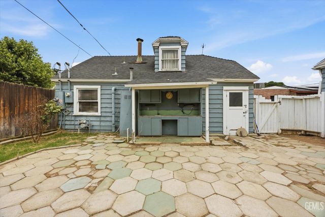 2010 Cherry Street, Bakersfield, CA 93304