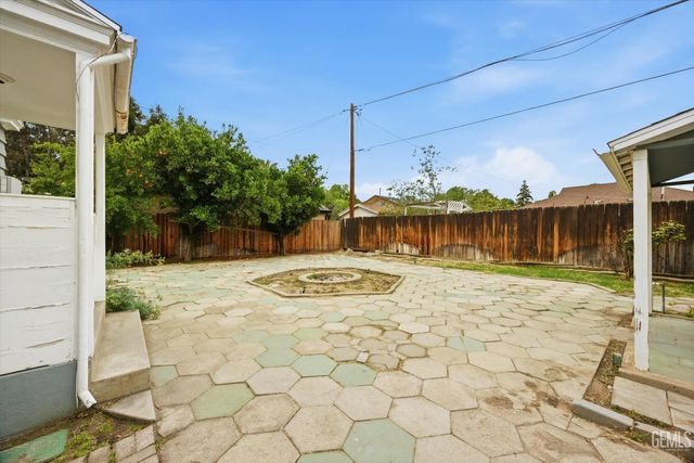 2010 Cherry Street, Bakersfield, CA 93304