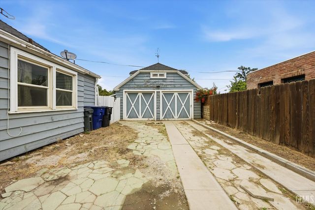 2010 Cherry Street, Bakersfield, CA 93304