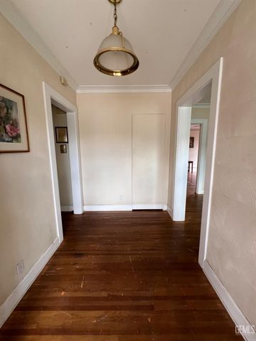 2010 Cherry Street, Bakersfield, CA 93304