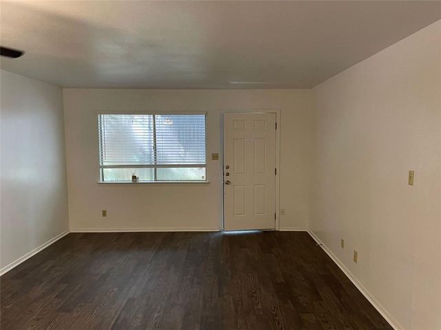 1717 W 35 ST 111, Austin, TX 78703