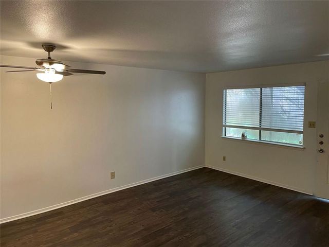 1717 W 35 ST 111, Austin, TX 78703