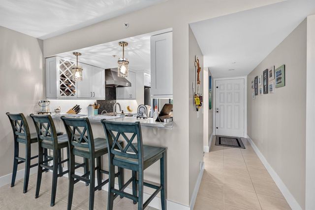 2401 Marina Isle Way 105, Jupiter, FL 33477