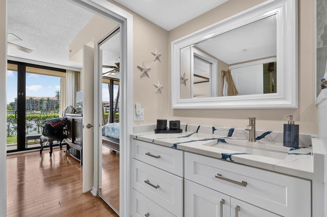 2401 Marina Isle Way 105, Jupiter, FL 33477