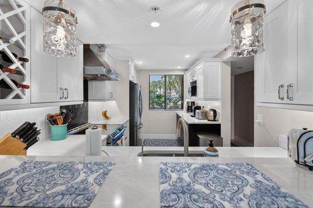 2401 Marina Isle Way 105, Jupiter, FL 33477