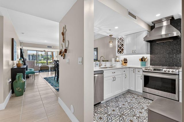 2401 Marina Isle Way 105, Jupiter, FL 33477