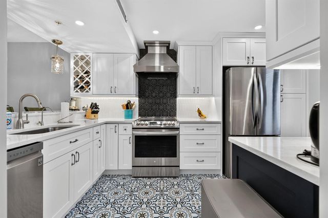 2401 Marina Isle Way 105, Jupiter, FL 33477