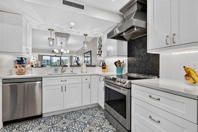 2401 Marina Isle Way 105, Jupiter, FL 33477