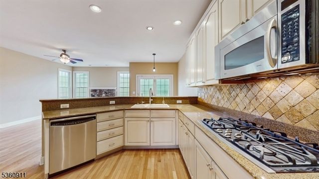 104 Briar Ct, Hardyston Twp., NJ 07419