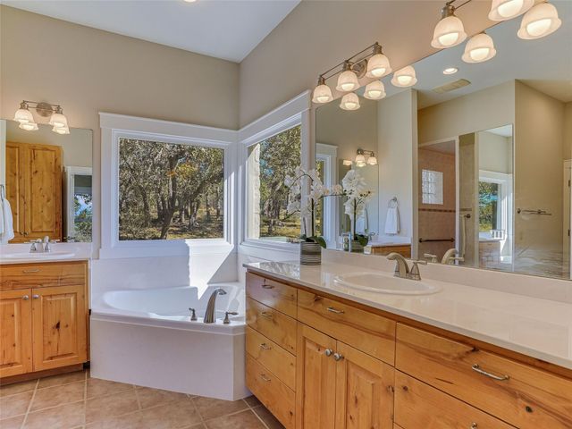 1178 Hidden Creek DR, Dripping Springs, TX 78620