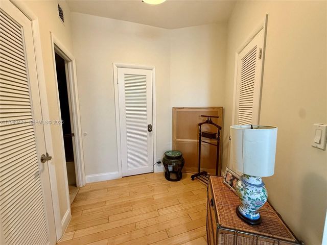 1121 Crandon Blvd E107, Key Biscayne, FL 33149