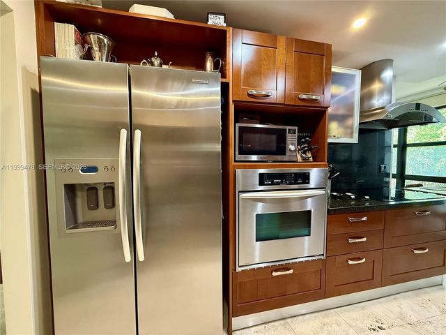 1121 Crandon Blvd E107, Key Biscayne, FL 33149