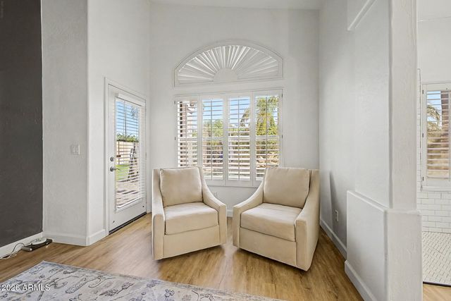 8143 E MICHELLE Drive, Scottsdale, AZ 85255